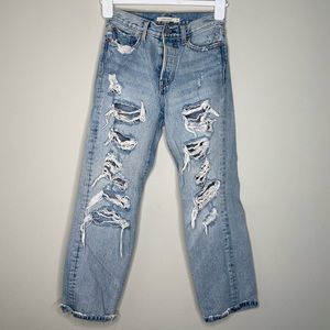 Levi’s Distressed Denim — Womens Wedgie Straight